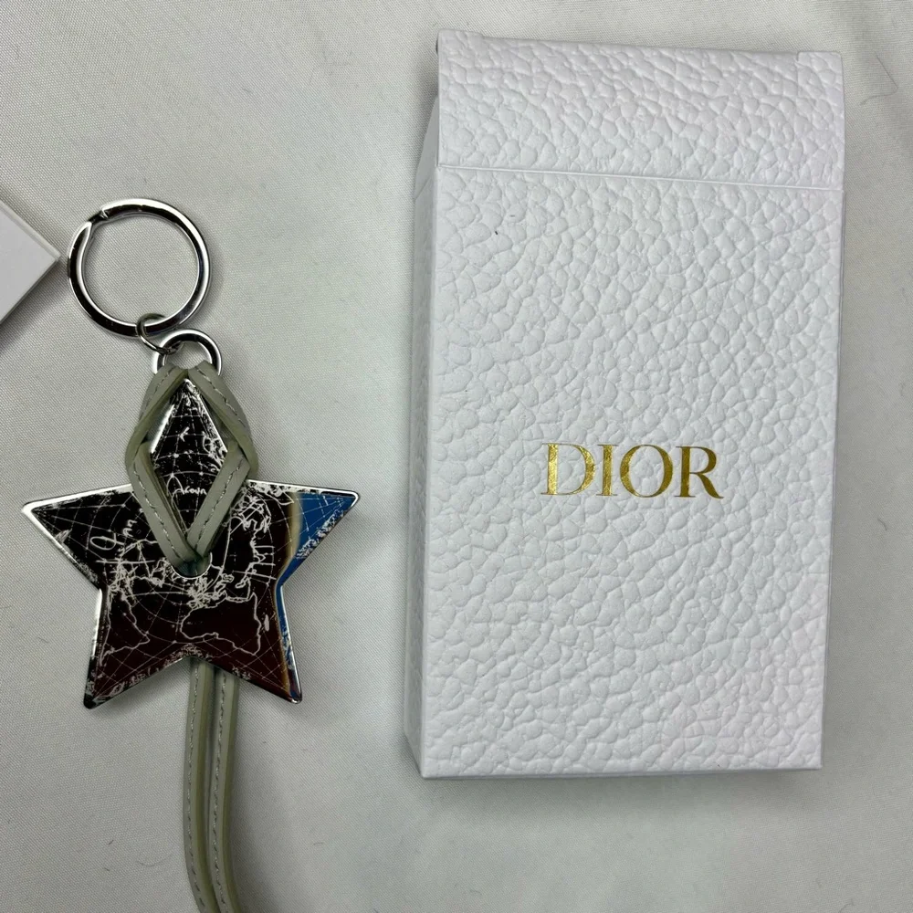❌SOLD❌ Christian Dior STAR Key Ring Around The World line Silver, Grey Strap - Picture 5 of 10